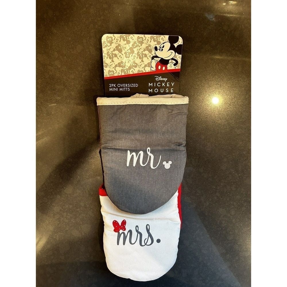Disney‎ Mickey Mouse "Mr. & Mrs." 2PK Oversized Mini Oven Mitts NWT